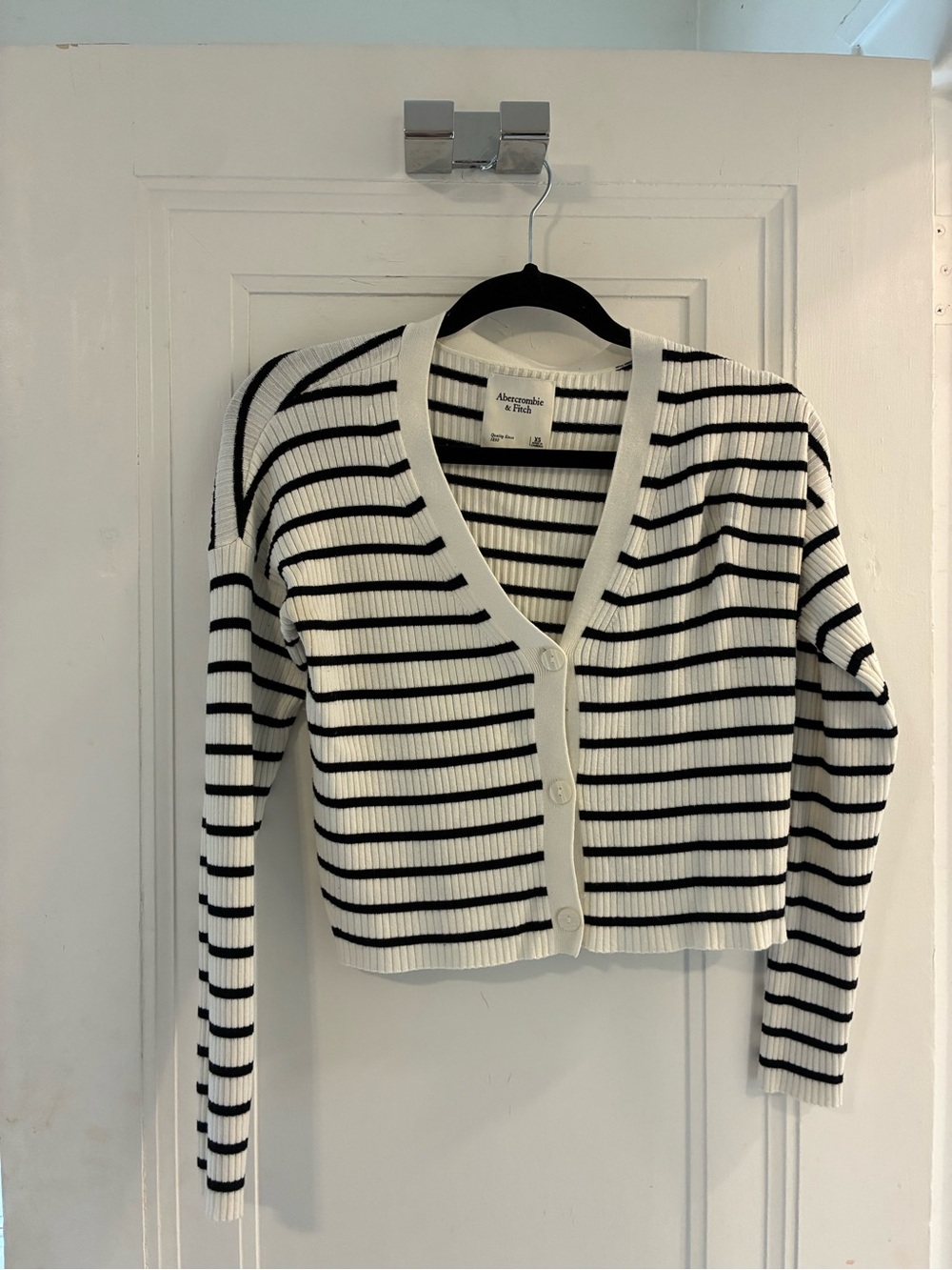 Abercrombie & Fitch Black and White Striped V‑Neck Button Cardigan